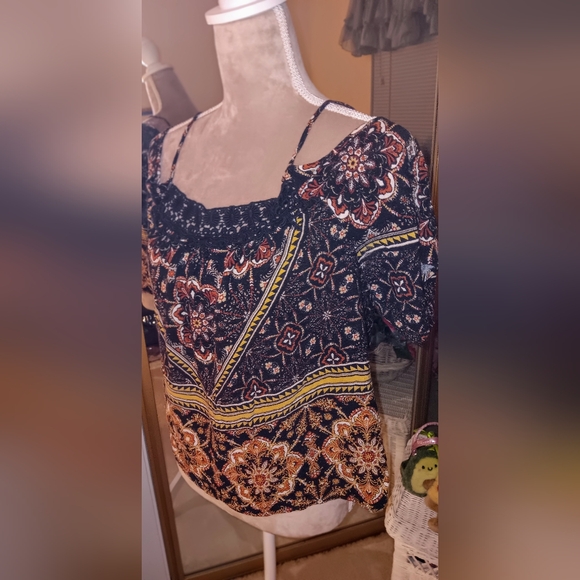 Meraki ~ Boho Black Tan Geometric Cold Shoulder Blouse with Crochet Neckline (L) - Picture 15 of 15